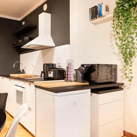 Great Location & Transport Connections With Amenities 1-8 People Free Continental Breakfast Wifi Coffee &tea Helsinki