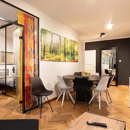 Apartment Great Location & Transport Connections With Amenities 1-8 People Free Continental Breakfast Wifi Coffee &tea