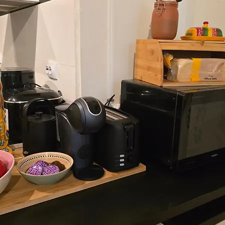 Apartment Great Location & Transport Connections With Amenities 1-8 People Free Continental Breakfast Wifi Coffee &tea *